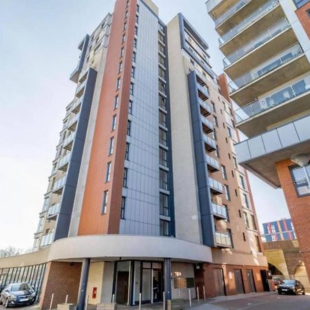 Lovely Luxury 1-Bed Apartment In Wembley London Kültér fotó