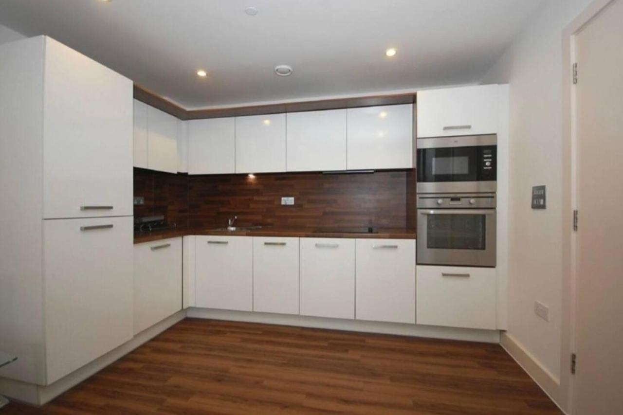 Lovely Luxury 1-Bed Apartment In Wembley London Kültér fotó