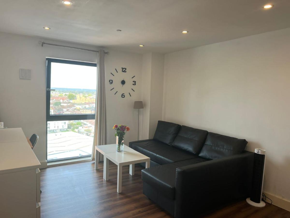 Lovely Luxury 1-Bed Apartment In Wembley London Kültér fotó