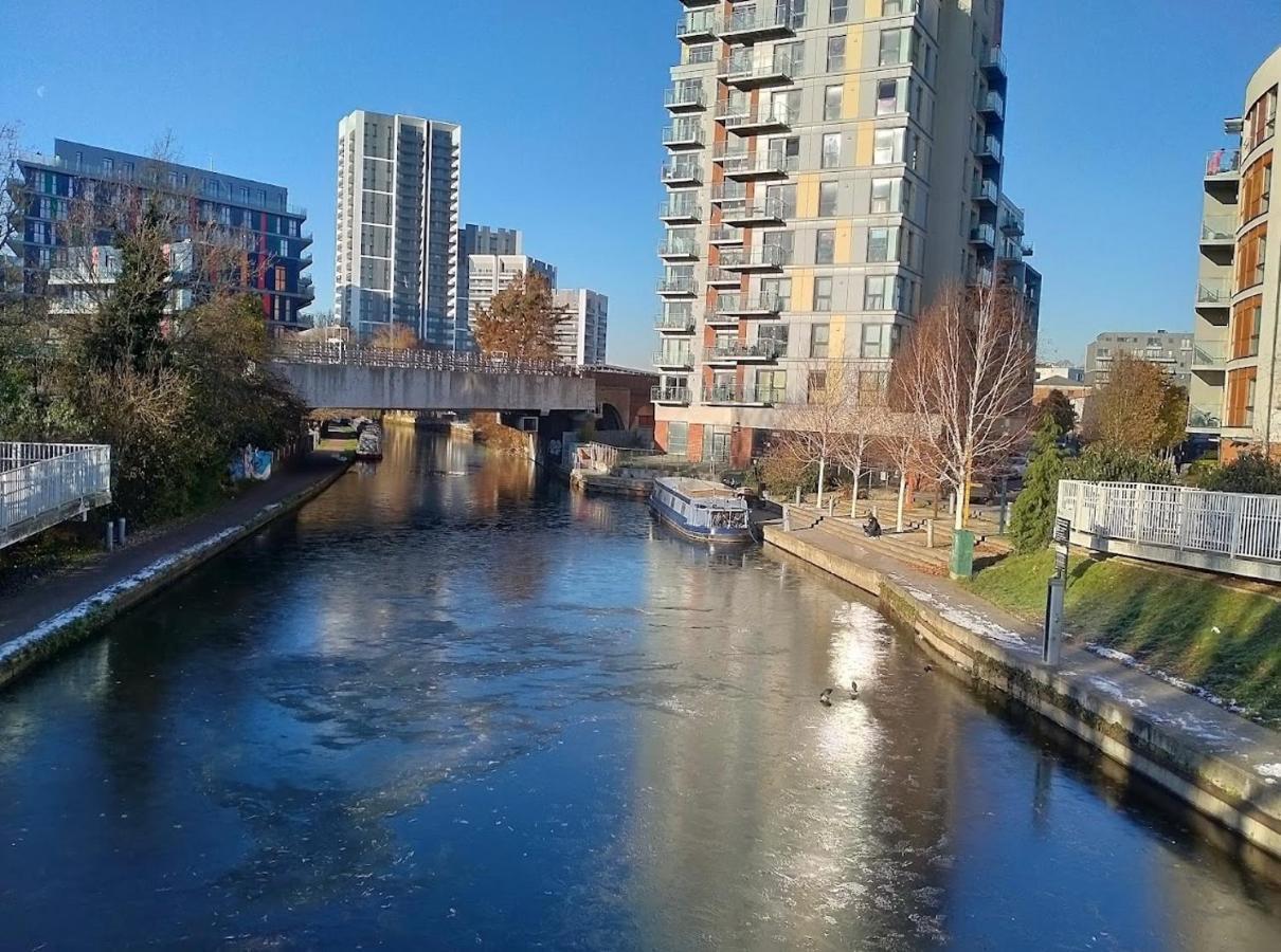 Lovely Luxury 1-Bed Apartment In Wembley London Kültér fotó