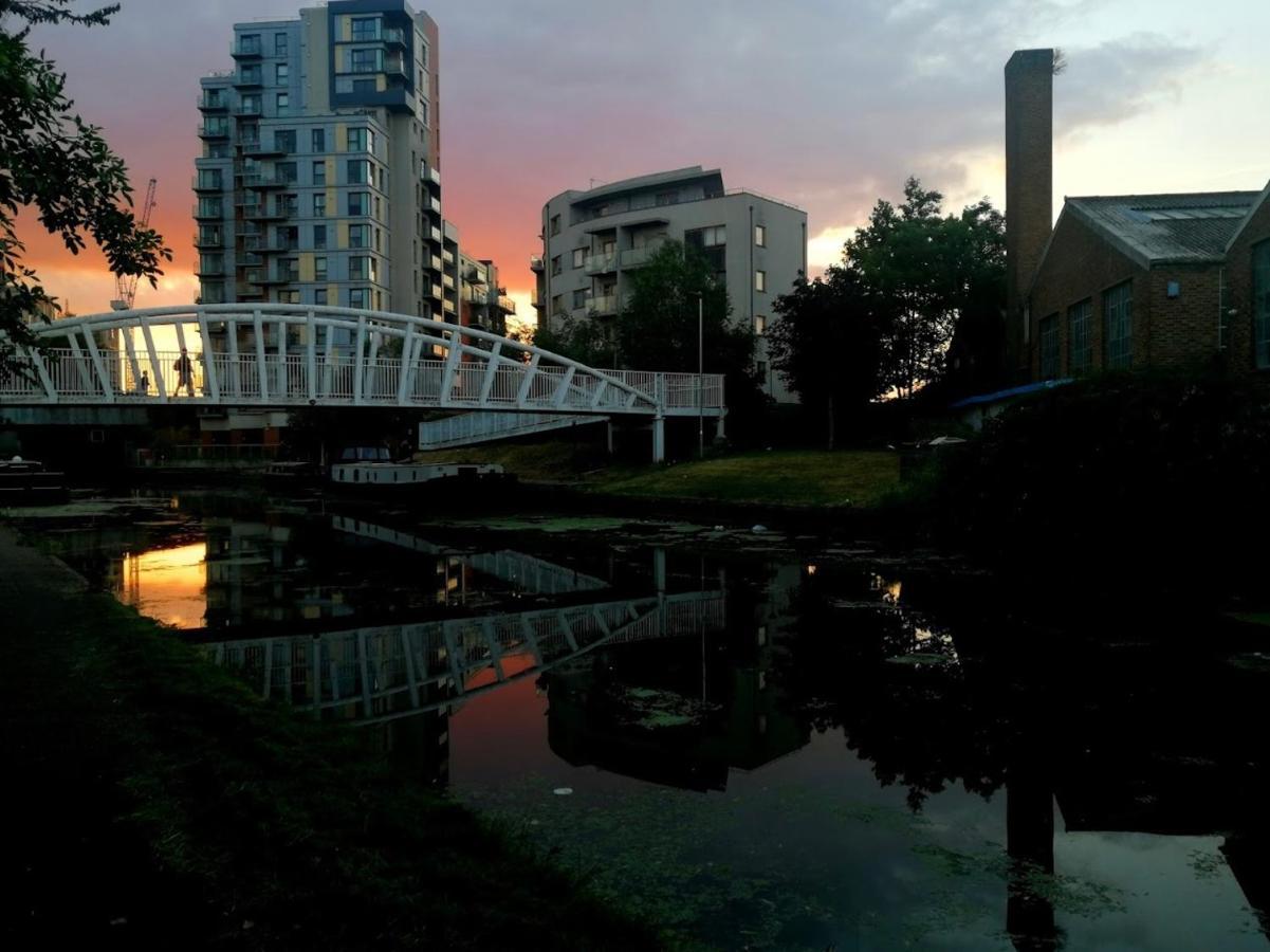 Lovely Luxury 1-Bed Apartment In Wembley London Kültér fotó